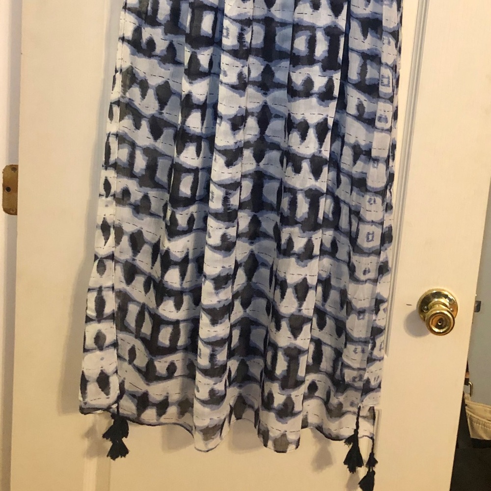 Nicole Marciano Scarf - White & Blue w/Tassels - Picture 3 of 4